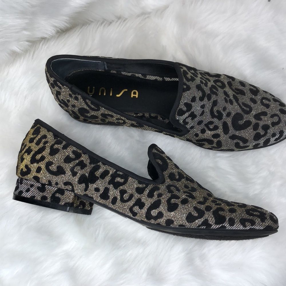 🌸 Animal Print Loafers Size 7
